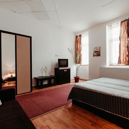 Готель Casa Preturii Tirgu Lapus Екстер'єр фото