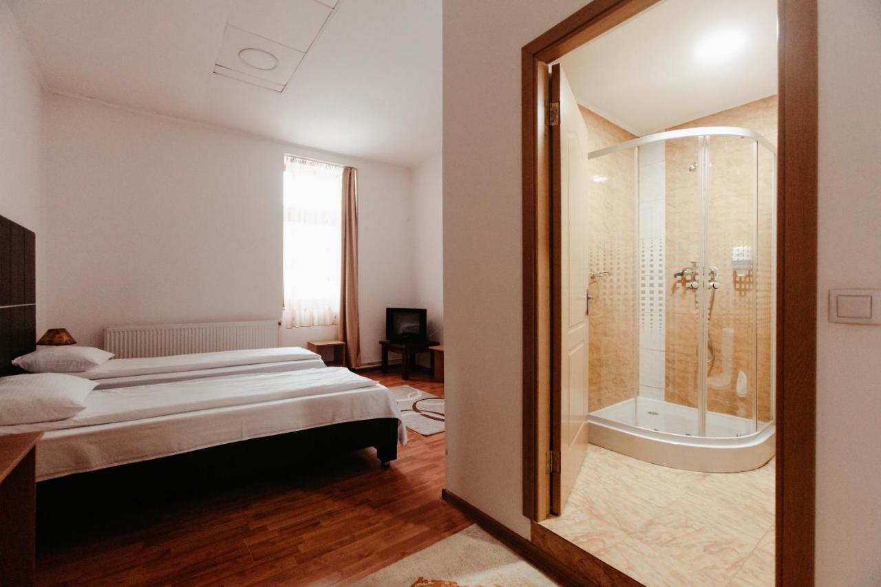Готель Casa Preturii Tirgu Lapus Екстер'єр фото